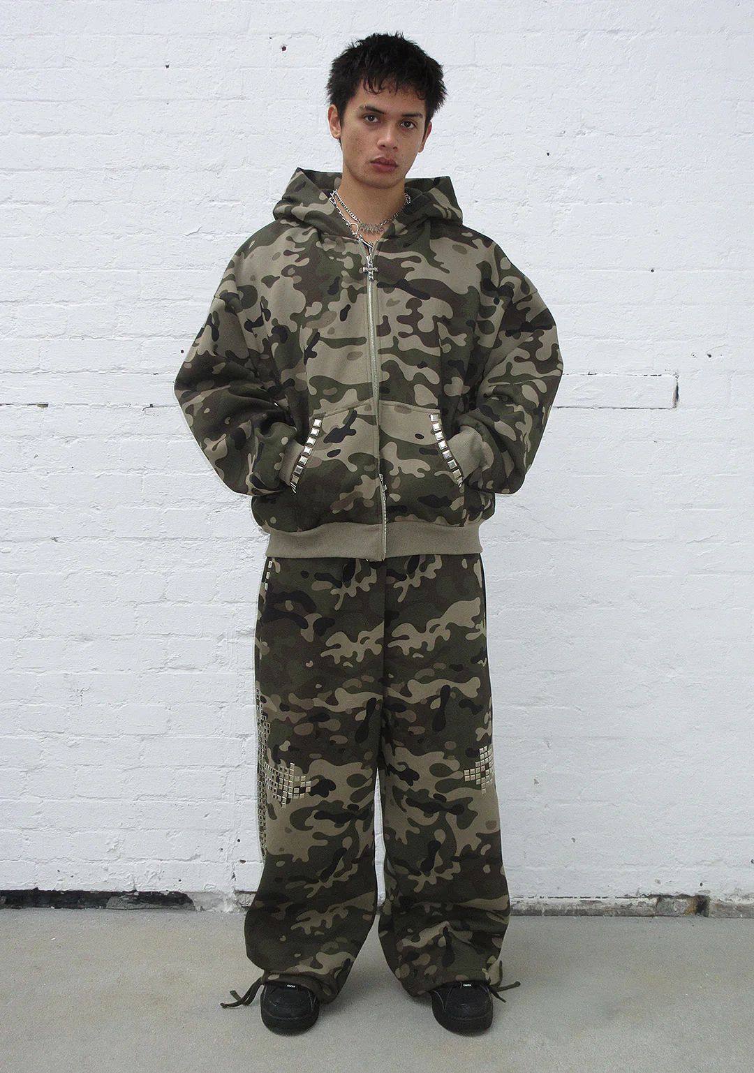 FAITHFUL STUDDED OVERSIZED SWEATPANTS CAMO - Image 3