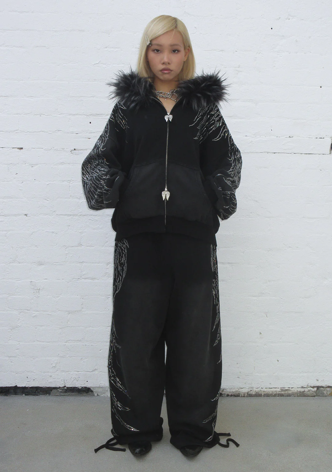 FALLEN RHINESTONE OVERSIZED SWEATPANTS WASHED BLACK - Image 4