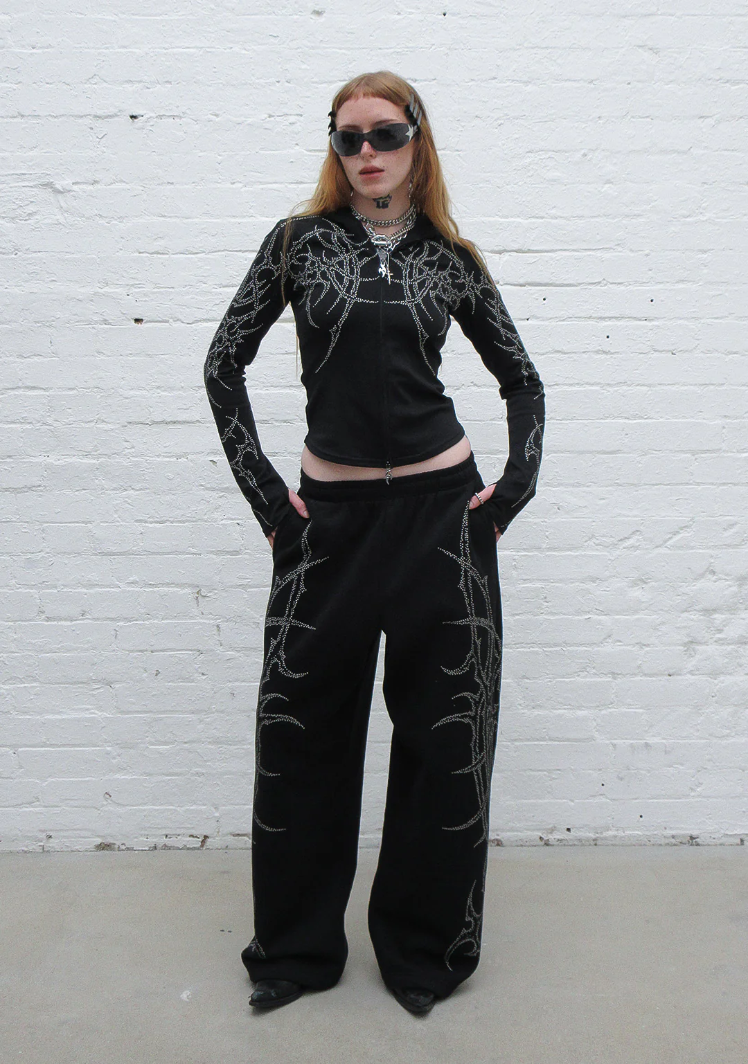 HAUNT STUDDED SCULPT STRETCH ZIP HOODIE BLACK - Image 4