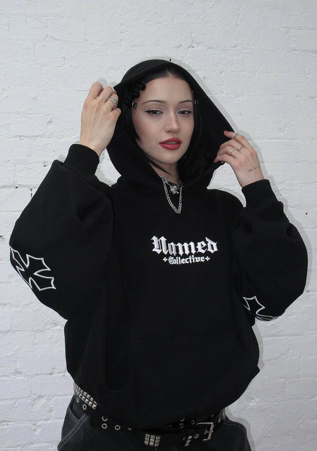 NAMED CLASSICS LOGO PULLOVER HOODIE BLACK - Image 3