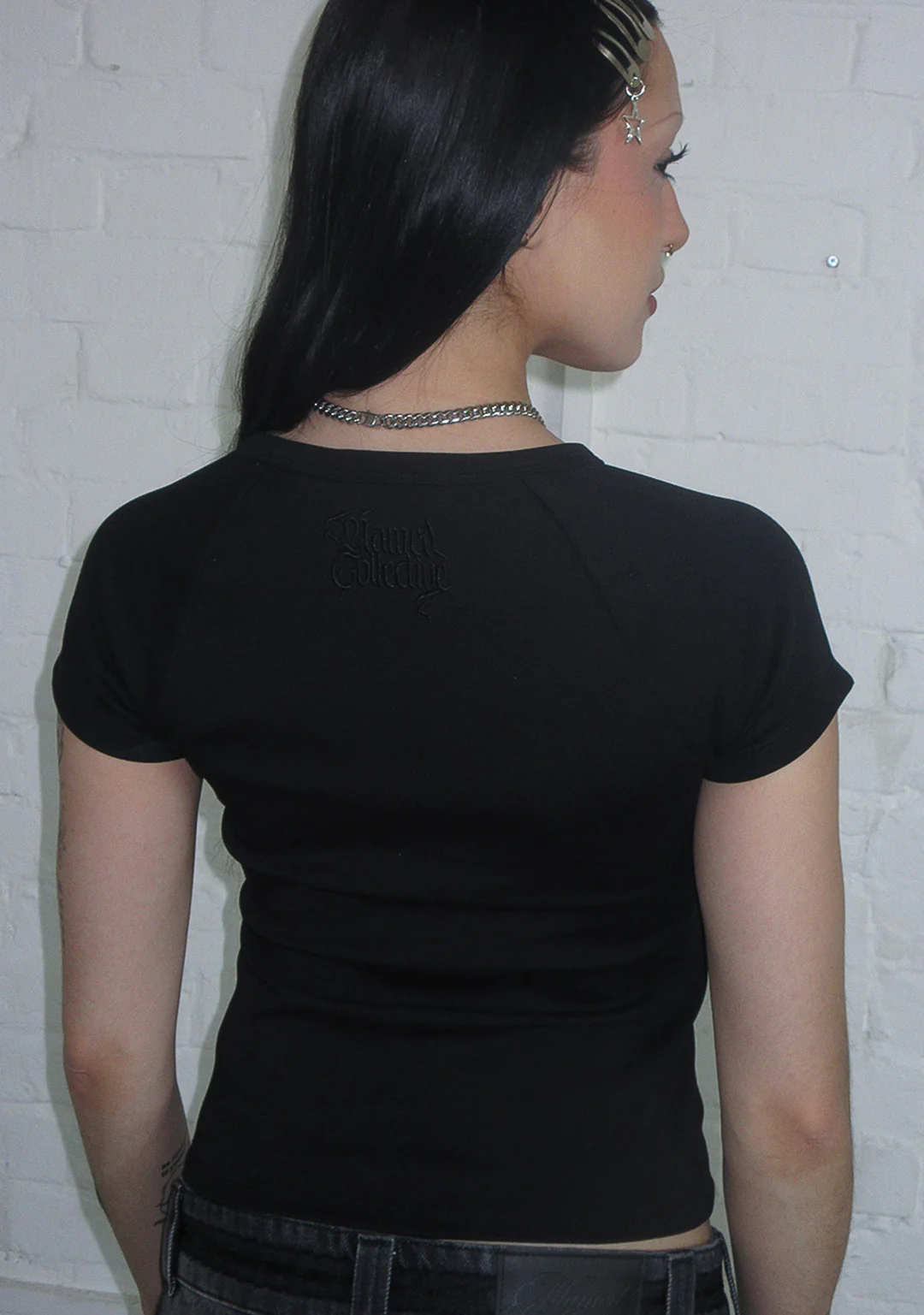 NOCTURNAL RHINESTONE BOW BABY TEE BLACK - Image 4