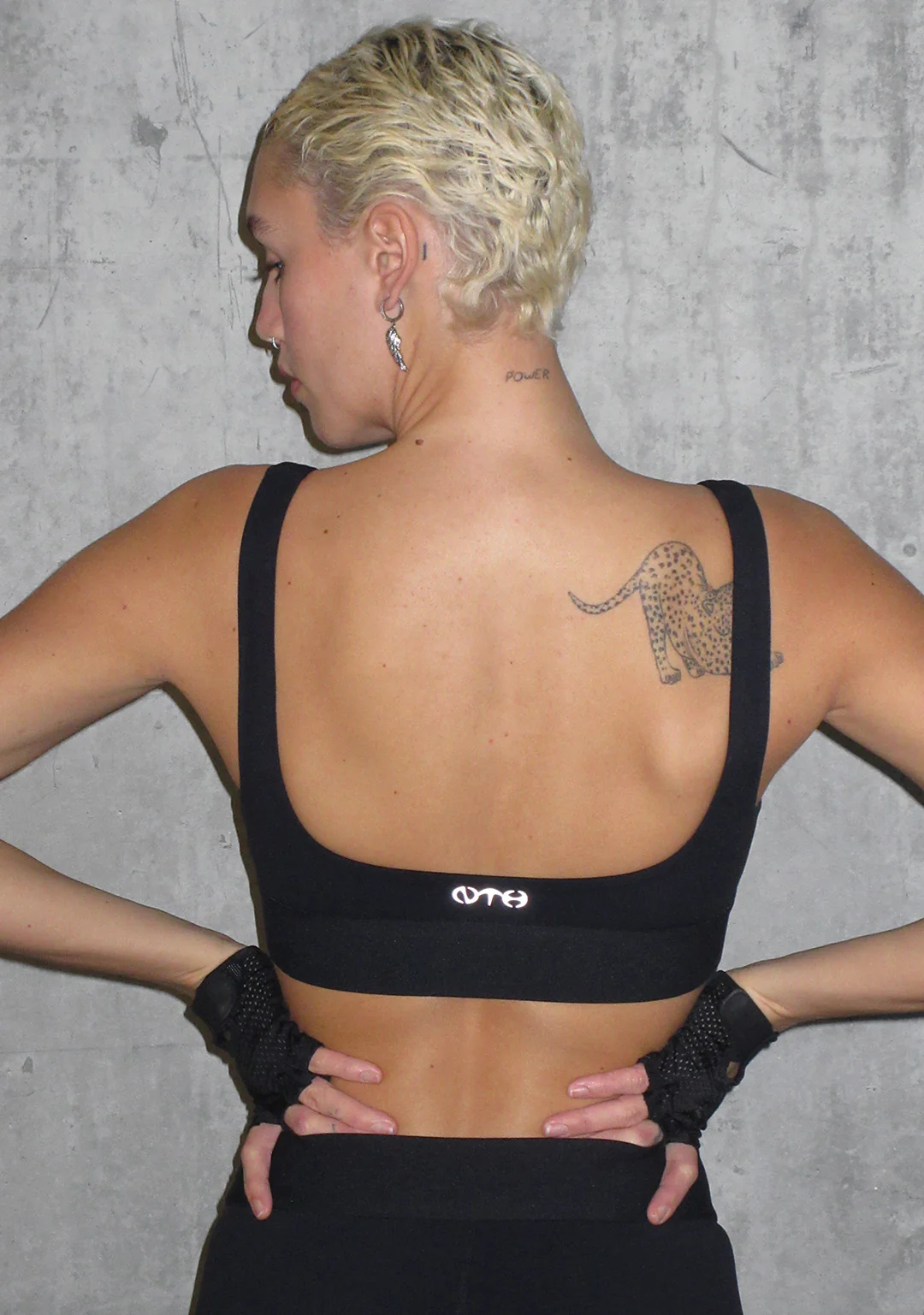 Nth ACTIVE OLD ENGLISH SPORTS BRA BLACK - Image 5