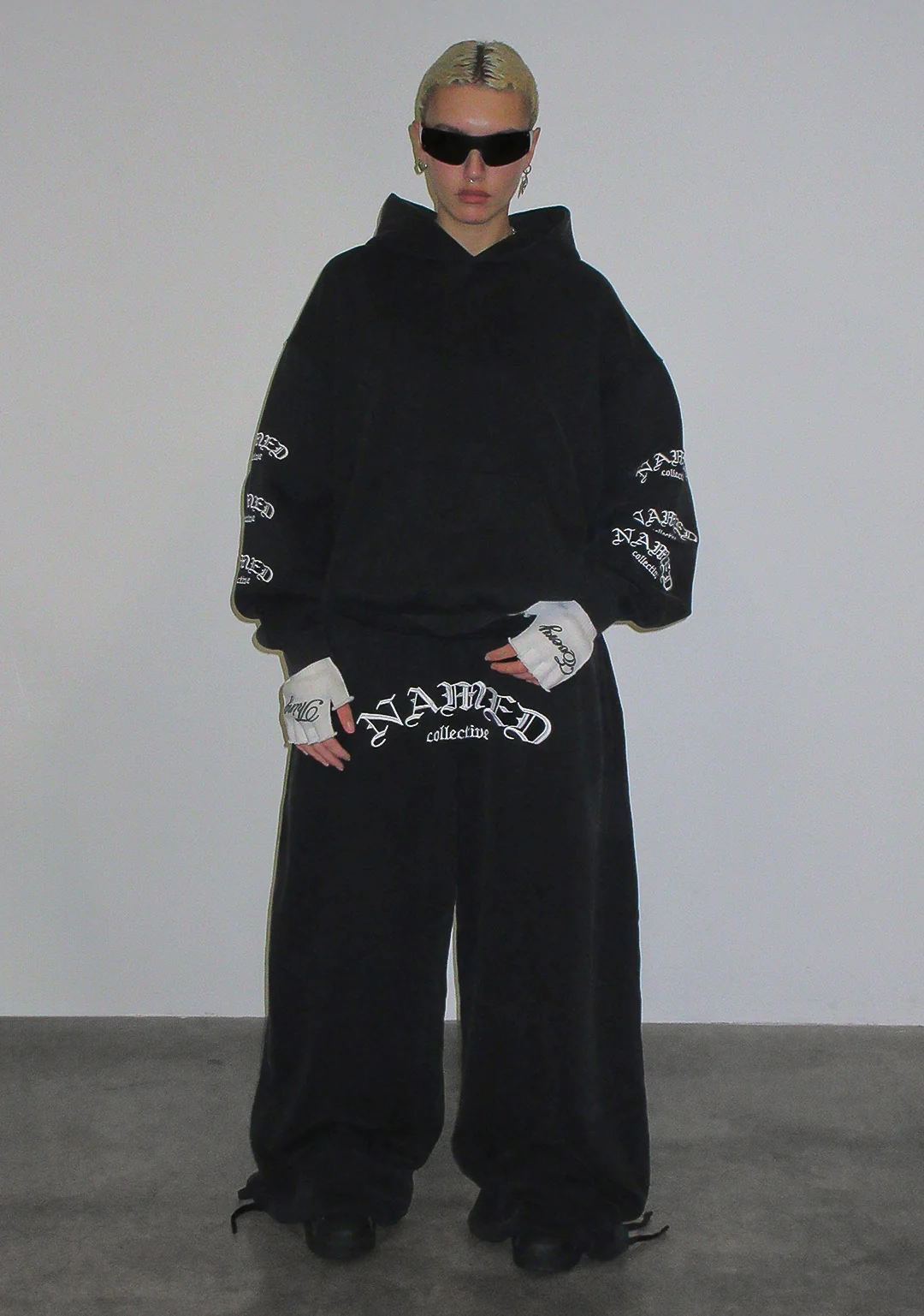 OLD ENGLISH PULLOVER HOODIE WASHED CHARCOAL - Image 3