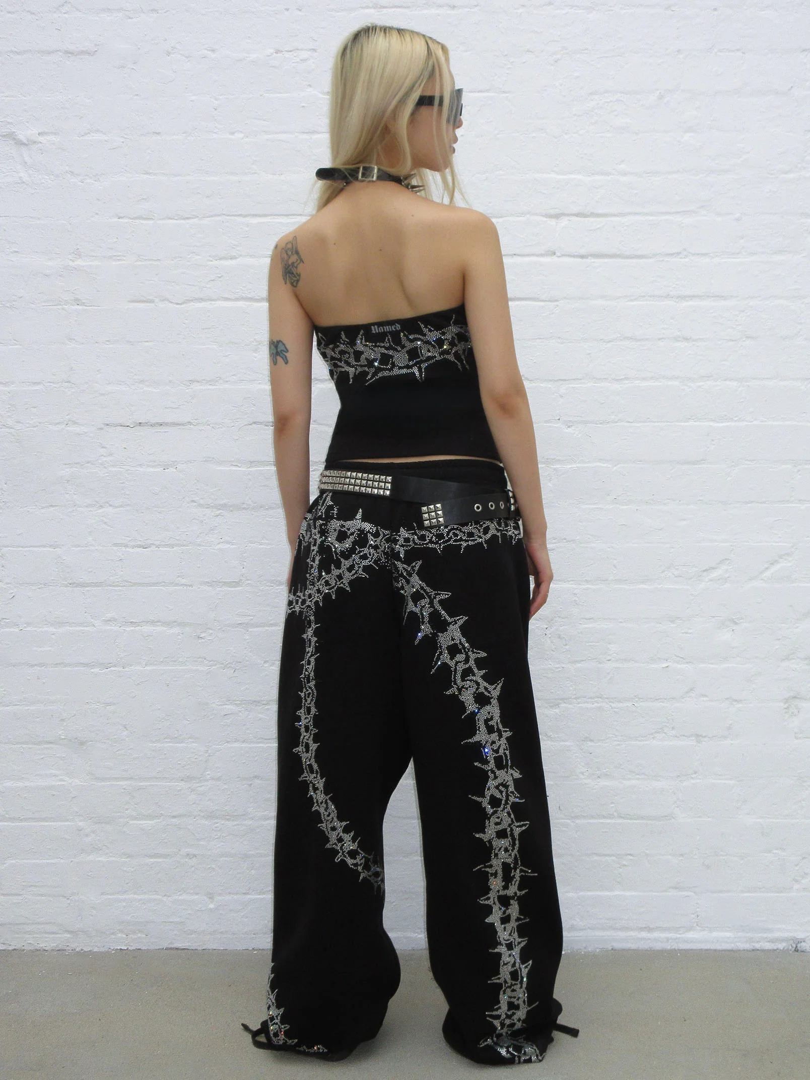 OMEN RHINESTONE OVERSIZED SWEATPANTS BLACK - Image 4