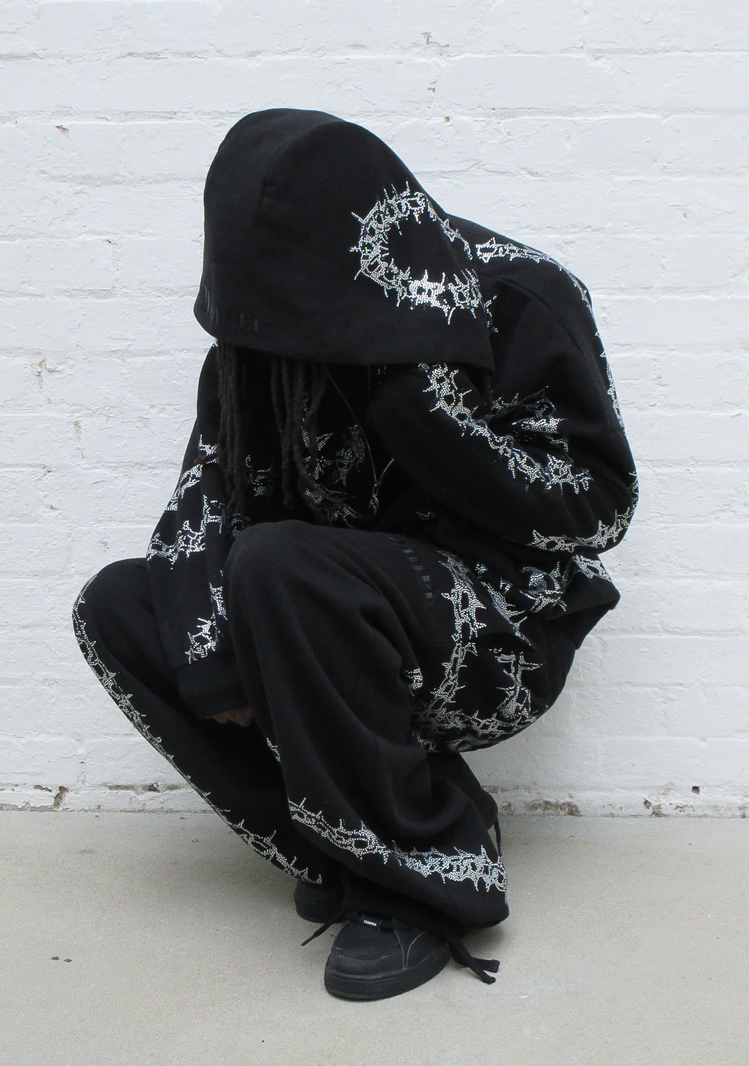 OMEN RHINESTONE OVERSIZED SWEATPANTS BLACK - Image 5