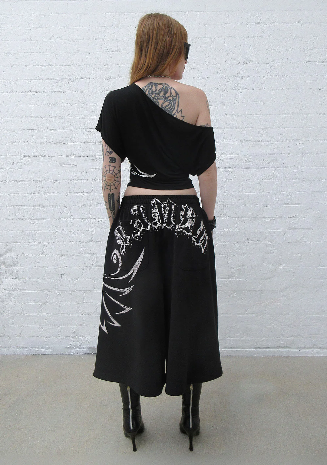 OUTLAW OVERSIZED SWEATSHORTS BLACK - Image 3