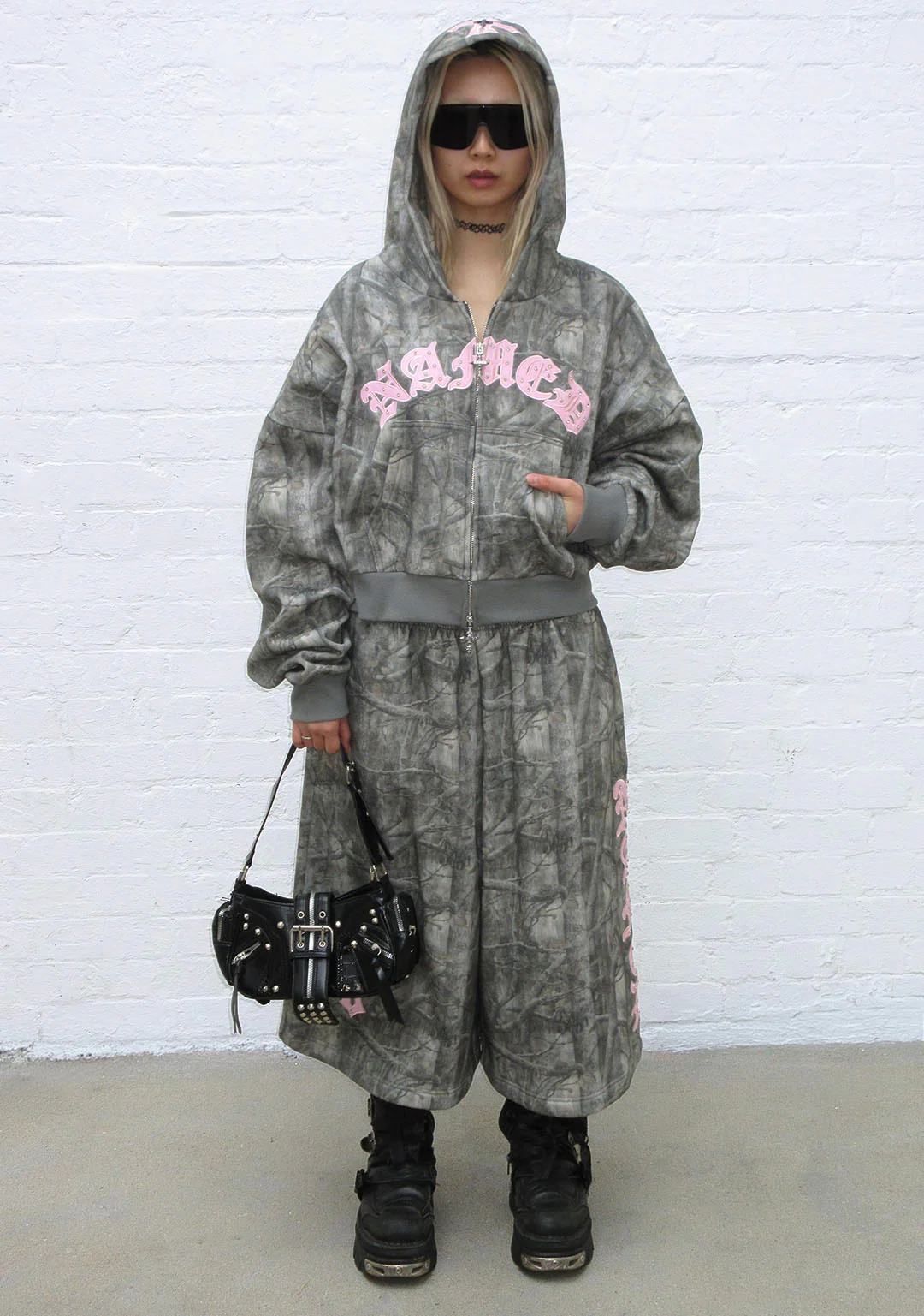 SPOILT OVERSIZED SWEATSHORTS TREE CAMO - Image 6
