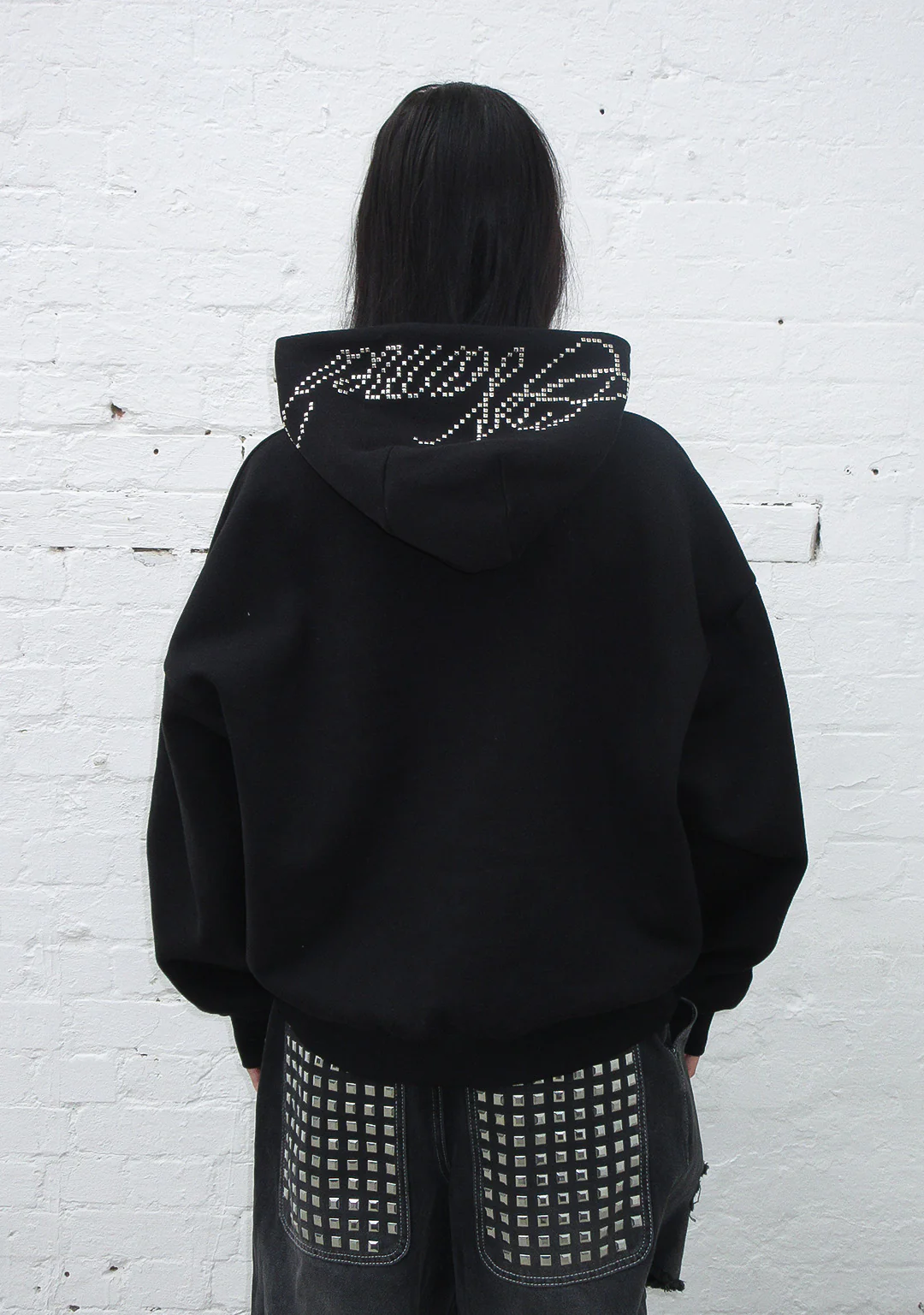 STRANGERS STUDDED SILHOUETTE PULLOVER HOODIE BLACK - Image 4