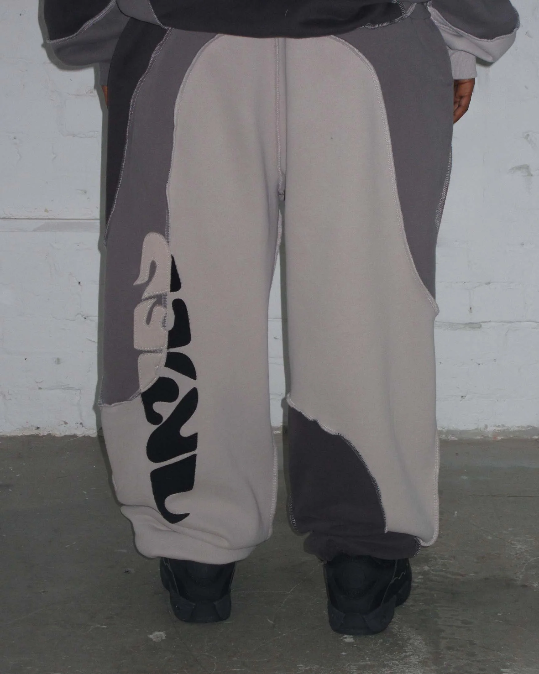 TECTONIC SWEATPANTS NIGHT - Image 2