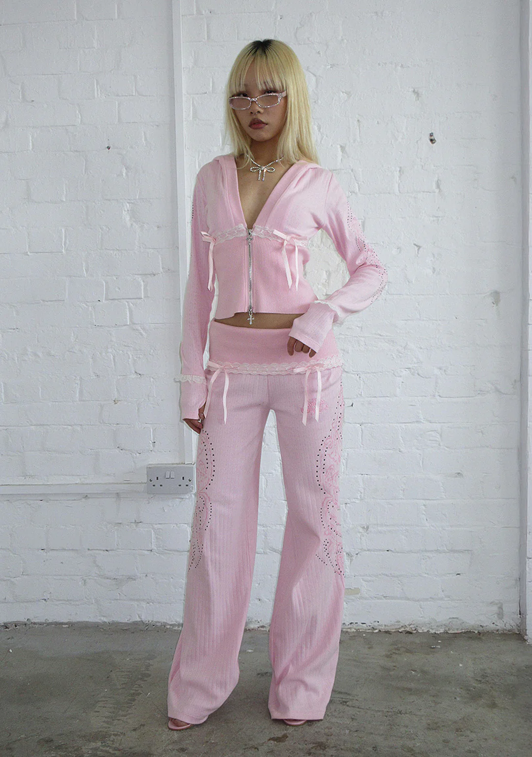WHISPER RIBBON POINTELLE SCULPT HOODIE BABY PINK - Image 4